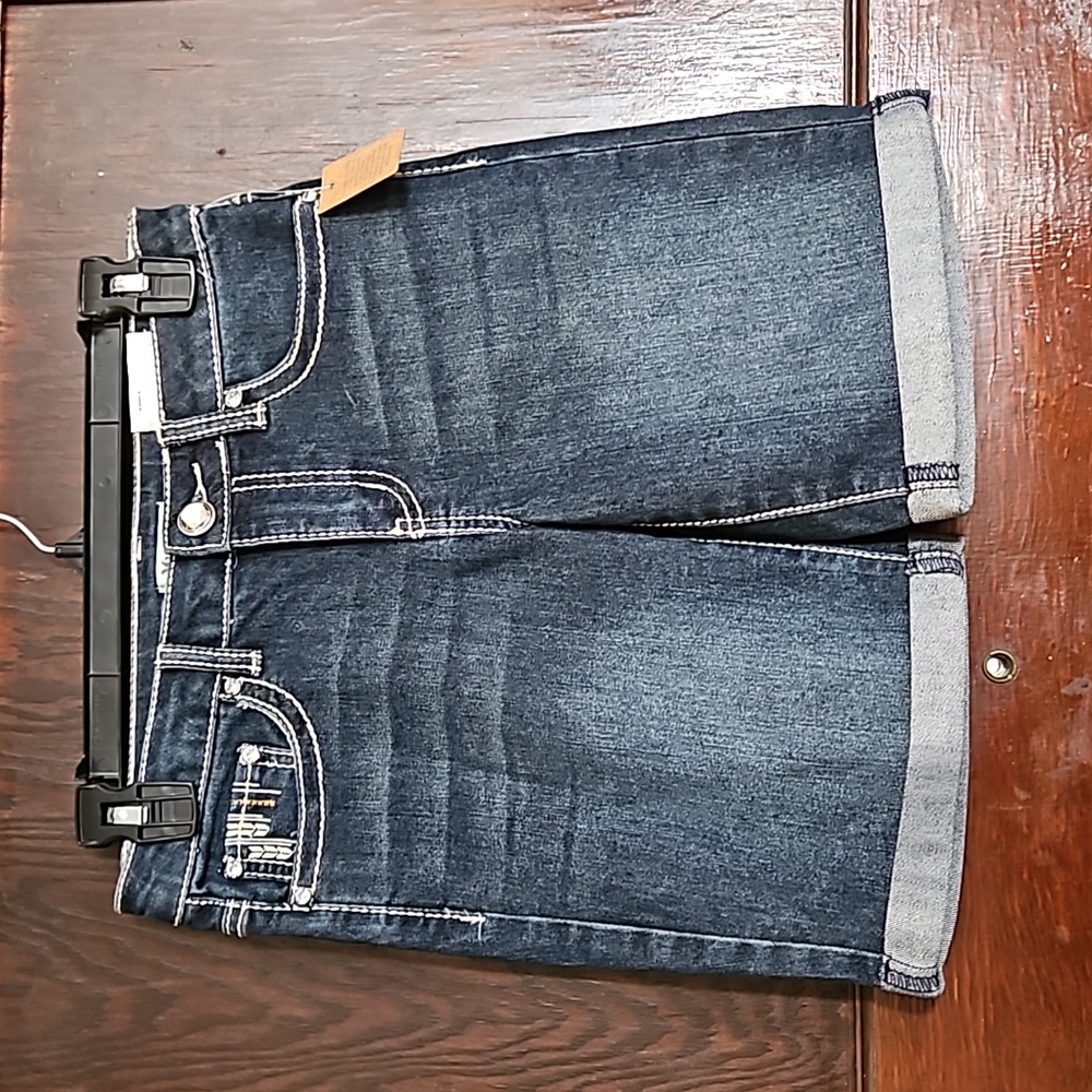 NWT Mudd Girls Bermuda Mid Rise  Denim Shorts - Size 14